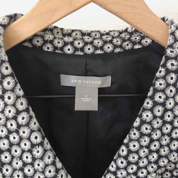 Ann Taylor cropped swing jacket blazer - Picture 3 of 4